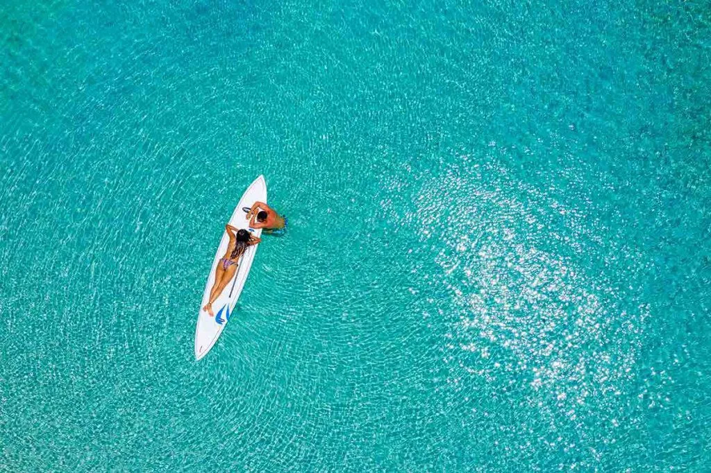 Paddle-Boarding-at-Oarsmans-Bay-Lodge-yasawa-Islands-Fiji
